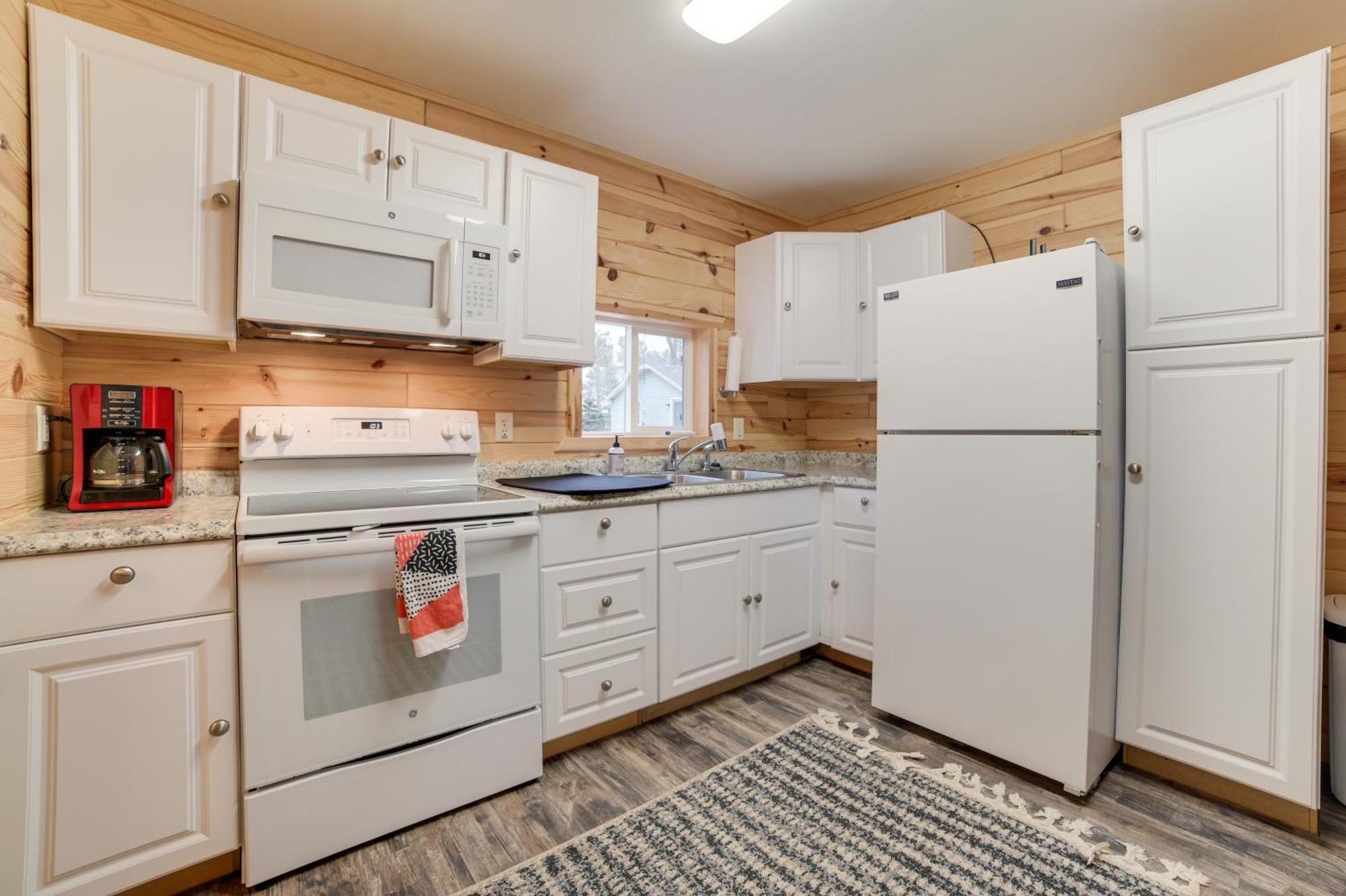 Scenic Evans Hideaway Steps To Lake Huron! Oscoda 외부 사진