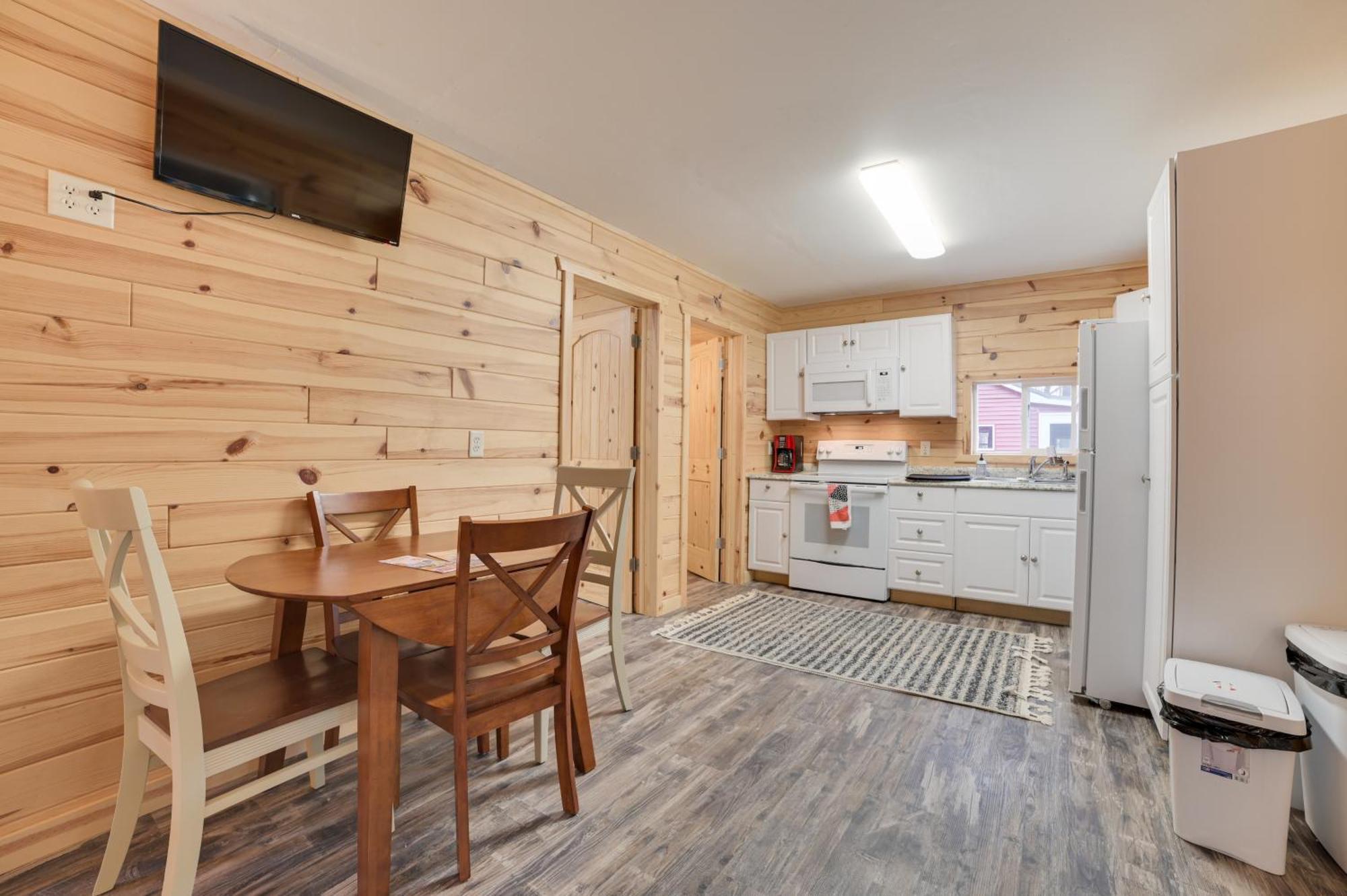 Scenic Evans Hideaway Steps To Lake Huron! Oscoda 외부 사진