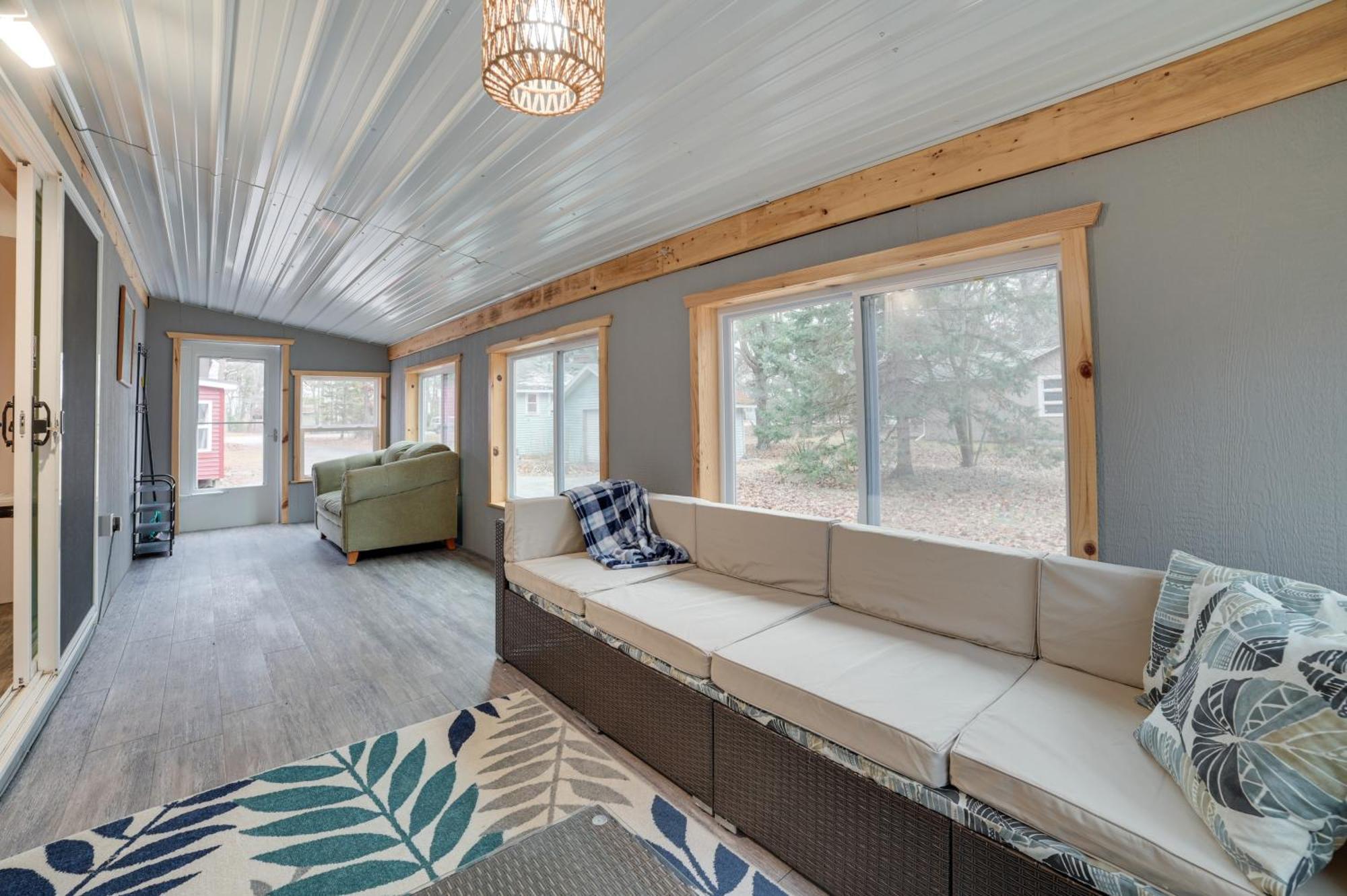 Scenic Evans Hideaway Steps To Lake Huron! Oscoda 외부 사진