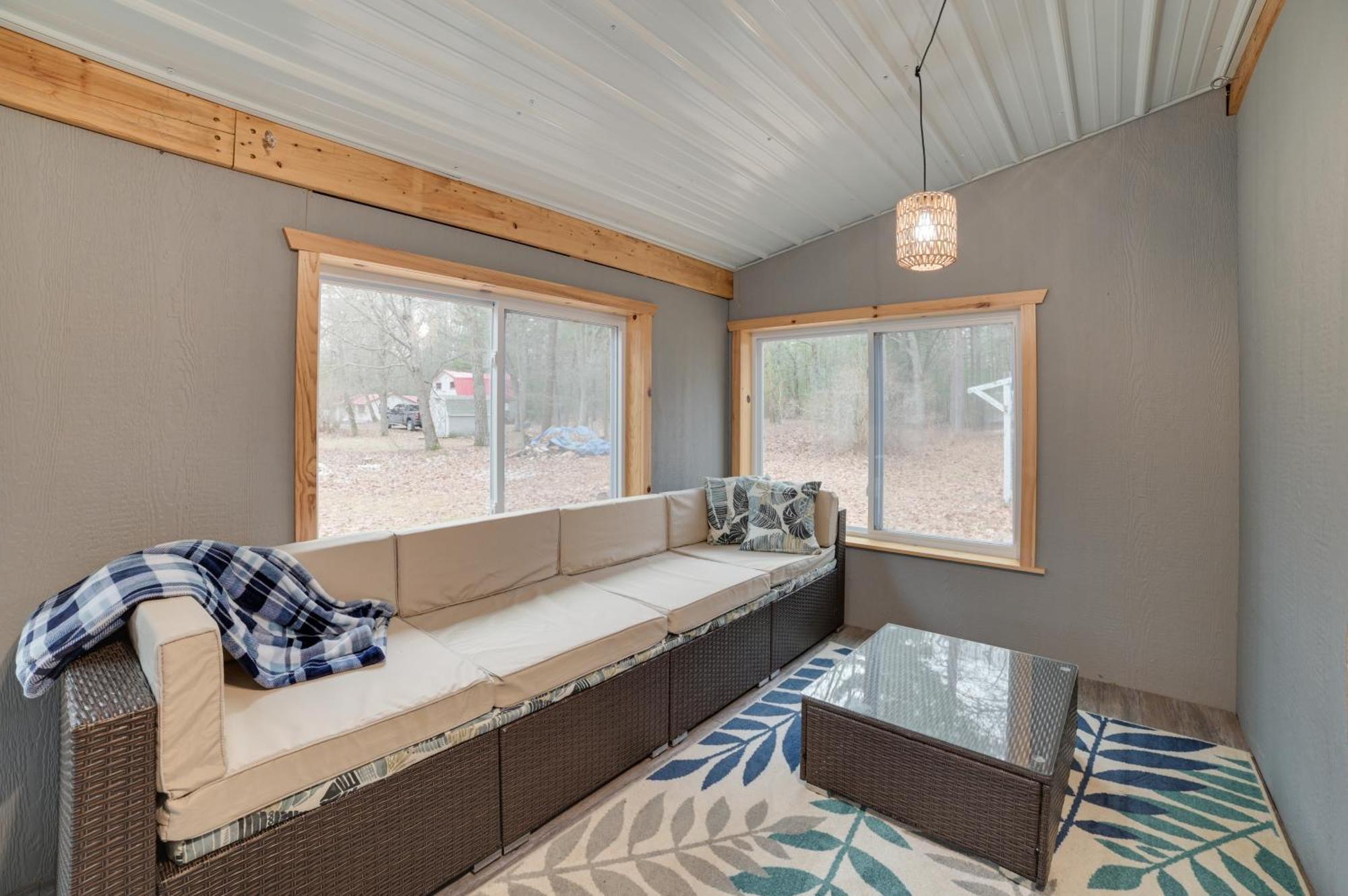Scenic Evans Hideaway Steps To Lake Huron! Oscoda 외부 사진