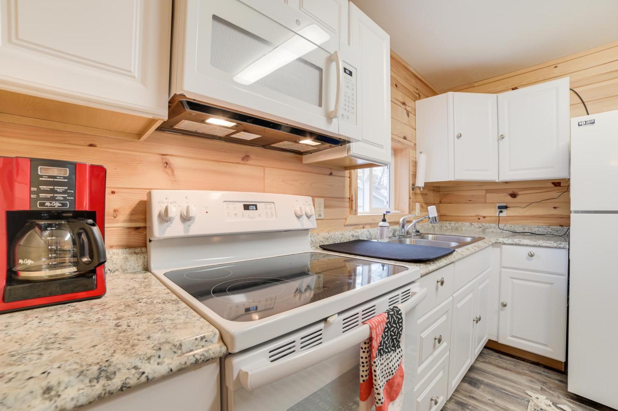 Scenic Evans Hideaway Steps To Lake Huron! Oscoda 외부 사진