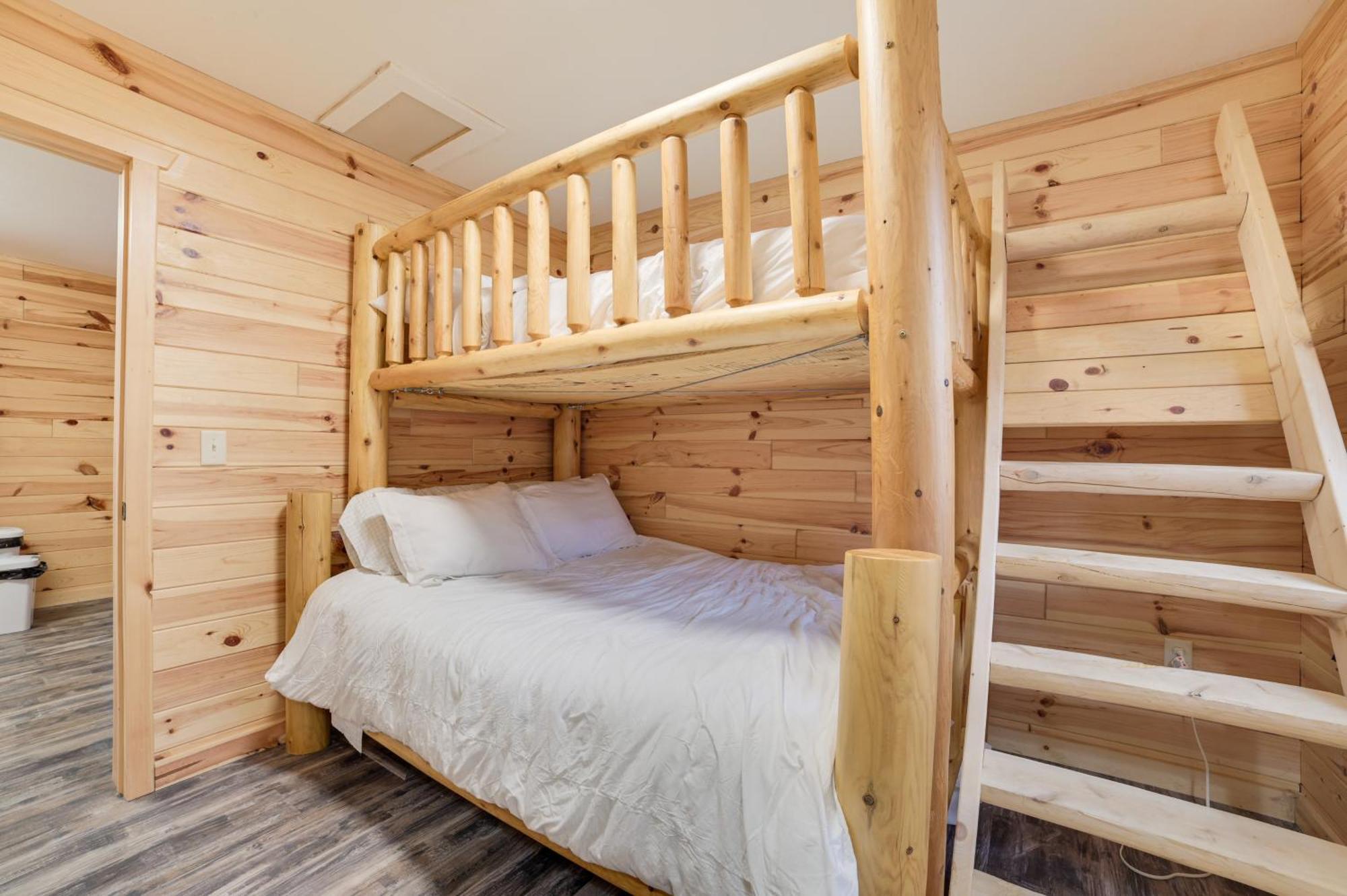 Scenic Evans Hideaway Steps To Lake Huron! Oscoda 외부 사진